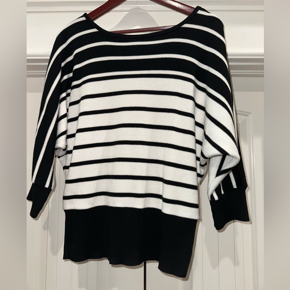 A Knitch Above Striped Dolman Sleeve Top | Medium Black & White Wide Neck - Picture 4 of 5